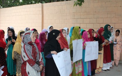 عالمی یوم ملاله کے موقعے پر طالبات نے وزیر اعلی گلگت بلتستان کو قرار داد پیش کردیا