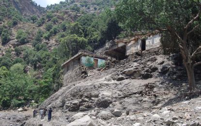 چترال میں سیلاب سے مسجد شہید، امام مسجد اور فوجی جوانوں سمیت 31 افراد جان بحق، 17افراد کی لاشیں دریا چترال سے نکال لی گئی
