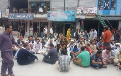 ہنزہ ضلعی انتظامیہ کے ساتھ کامیاب مذاکرات کے بعد انتخابی امیدواروں نے دھرنا دو دنوں کے لئے موخر کردیا