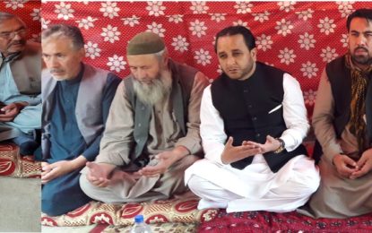 وزیر اعلی گلگت بلتستان تعزیت کے لئے مسلک نوربخشیہ کے روحانی پیشوا حاجی فقیر محمد کے گھر پہنچ گئے