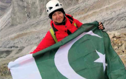 پاکستانی خاتون ثمر خان نے ساڑھے چار ہزار میٹر بلند بیافو گلیشر پر سائیکل چلا کر عالمی ریکارڈ قائم کردیا