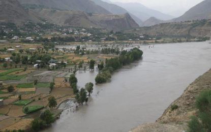 گرمی میں اضافے کے بعد دریائے چترال میں طغیانی کی کیفیت، زمینوں کا کٹاو جاری