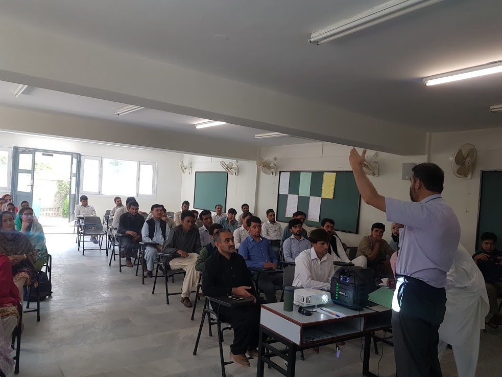 آغا خان ایجوکیشن سروس چترال کے زیر اہتمام منعقدہ اساتذہ  کے لئے تربیتی پروگرام کی  اختتامی تقریب