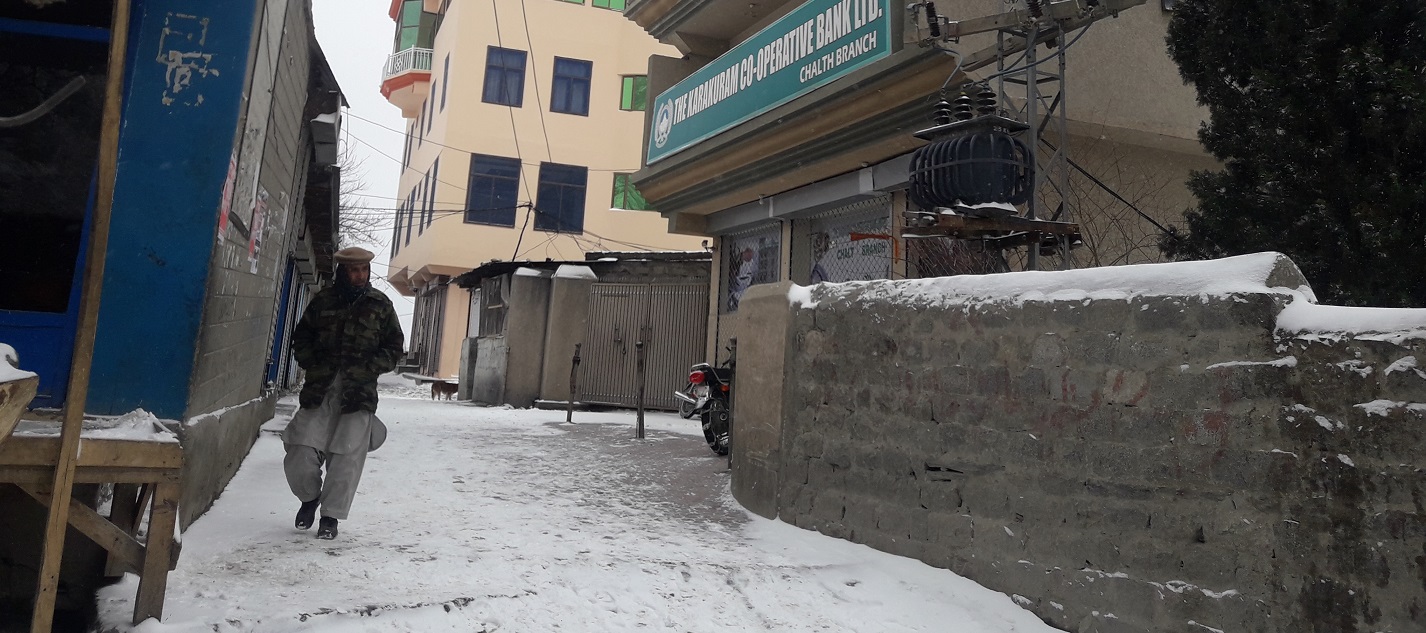 ضلع نگر کے مختلف علاقوں میں برفباری کے ریکارڈ ٹوٹ گئے، چھلت ٹاون میں 8 انچ برفباری سے عوام حیران