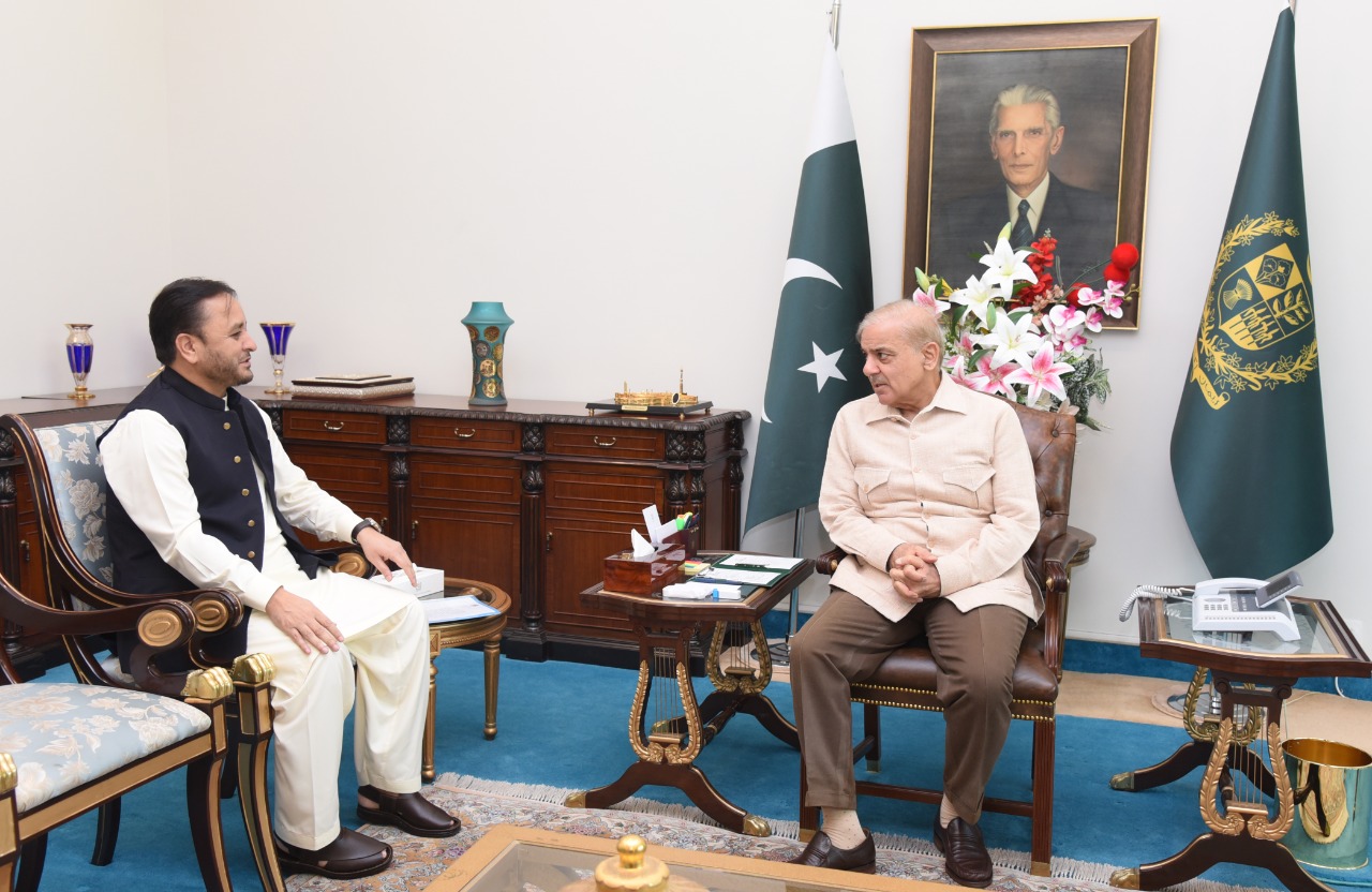 سابق وزیر اعلی گلگت بلتستان کی وزیر اعظم شہباز شریف سے ملاقات، ترقیاتی منصوبوں‌ پر گفت و شنید ہوئی