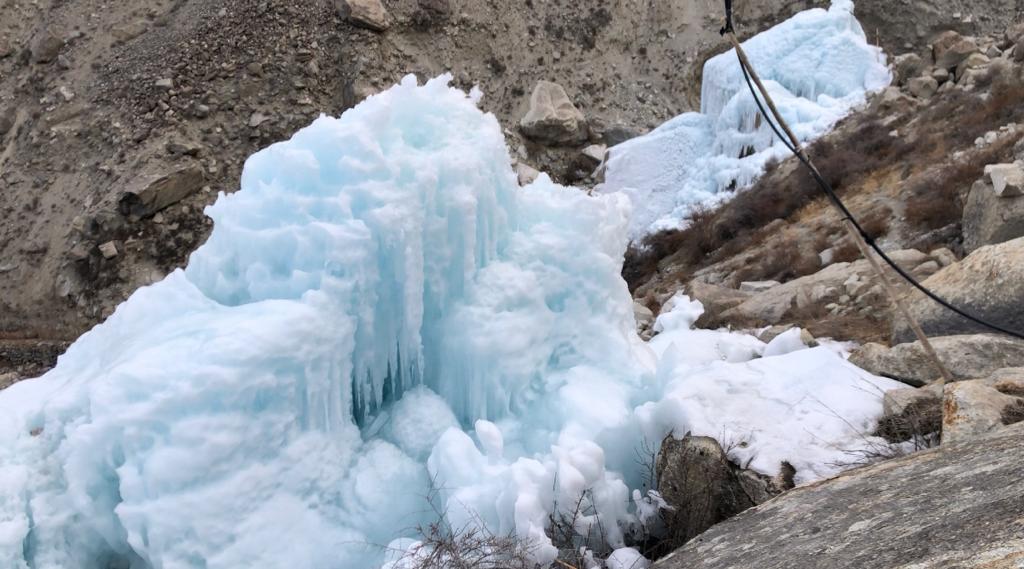 مصنوعی گلیشر نے حسین آباد گاوں  میں پانی کا بحران حل کردیا